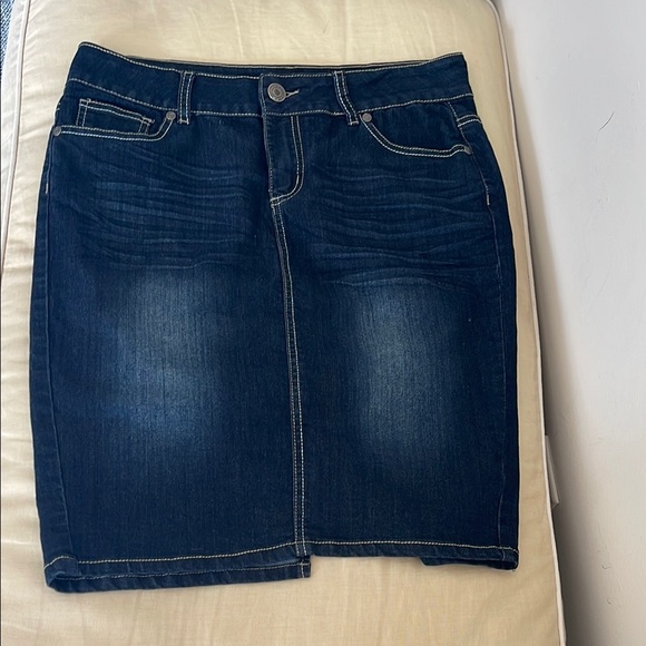 Karen T denim pencil Stylish stretch Jean dark wash zip front Skirt - Picture 3 of 8